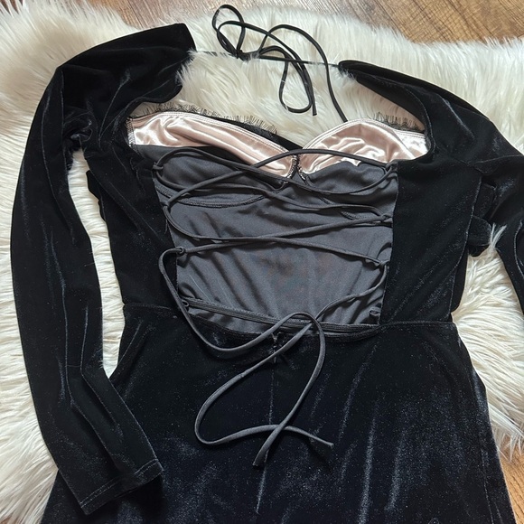 LUCY IN THE SKY Evelina Lace Bust Velvet Black Velvet Mini Dress - Picture 5 of 6